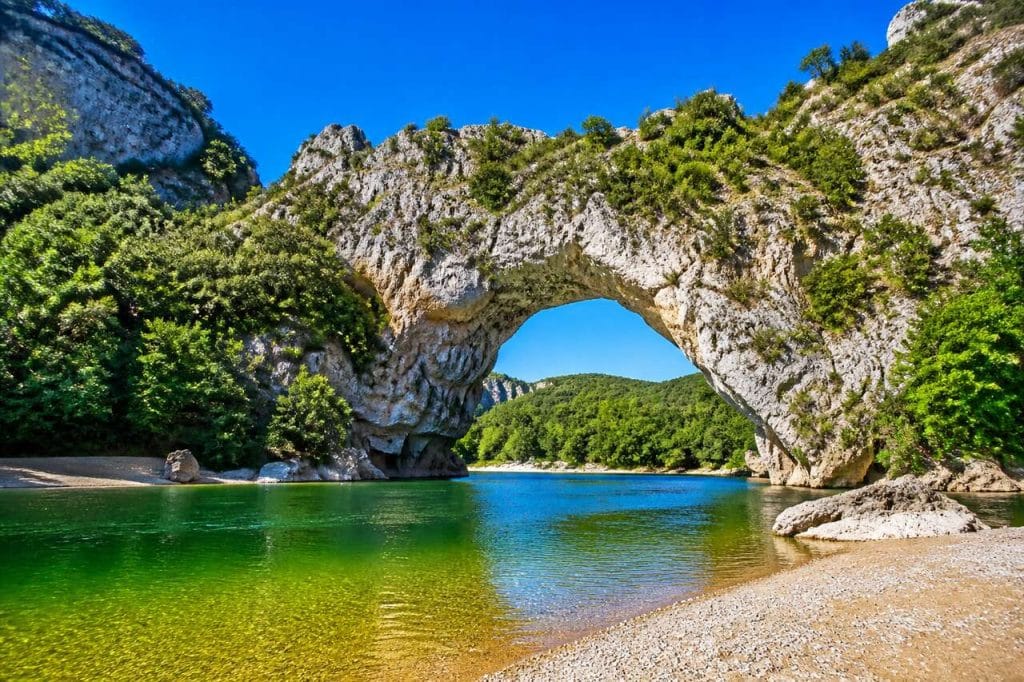 Camping en Ardèche : où séjourner pour des vacances réussies ?