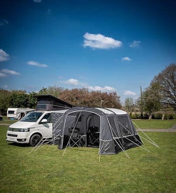 Découvrez notre test détaillé de l'auvent Maypole Warwick air driveaway : performances, installation, avantages et inconvénients pour votre camping-car.