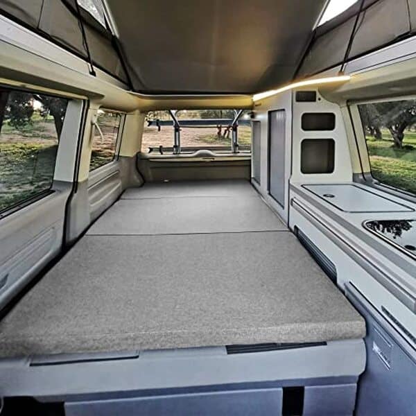 Découvrez notre test complet du matelas pliable KFoam.es pour camping-car Volkswagen T5/T6 : qualité, durabilité et avis détaillé pour bien choisir.
